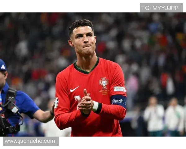 巅峰下滑的足球明星们如何面对职业生涯的转折与挑战